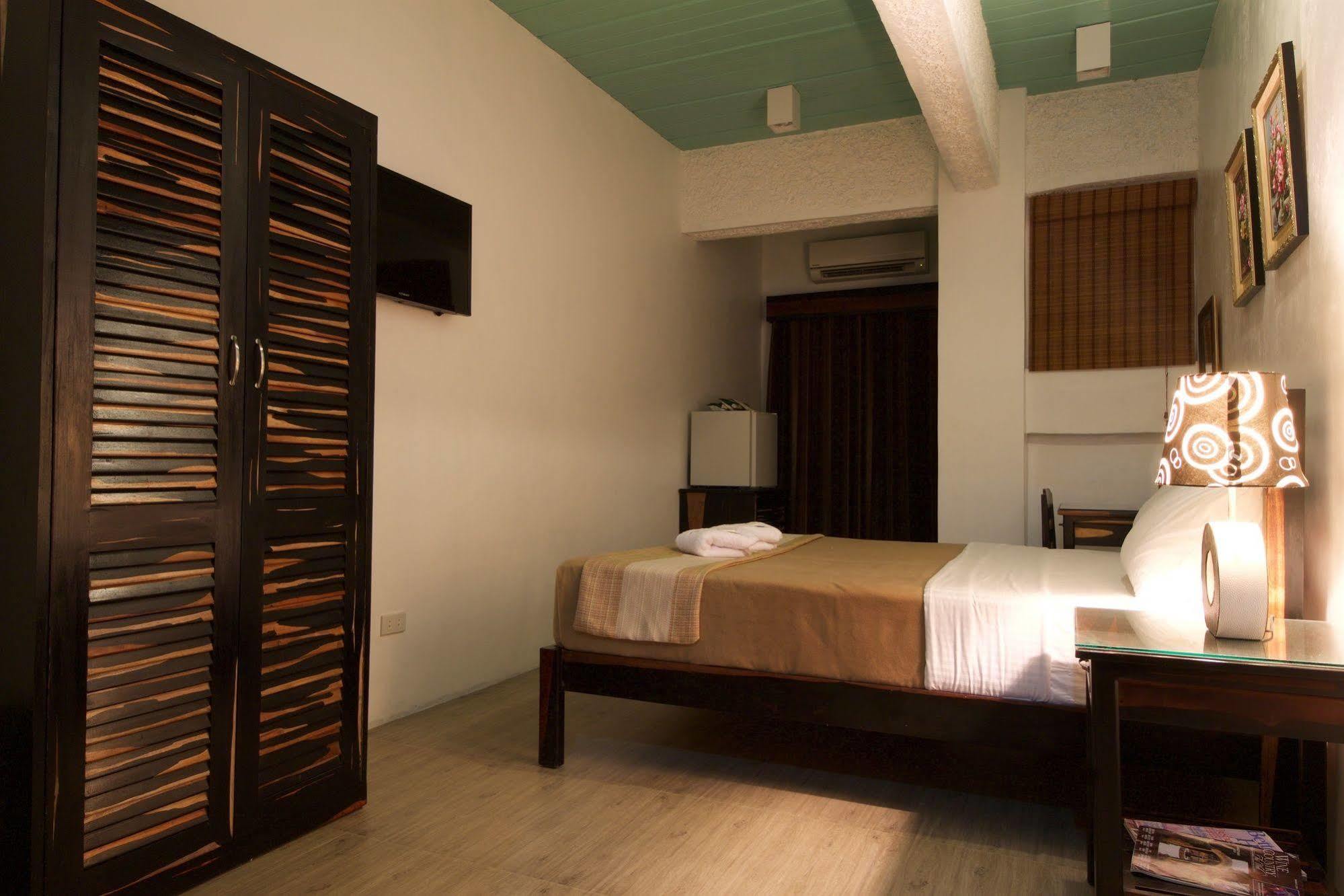 Ala Amid Bed And Breakfast Puerto Princesa Buitenkant foto
